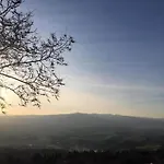 Tuscan Charm Near Nyaraló
